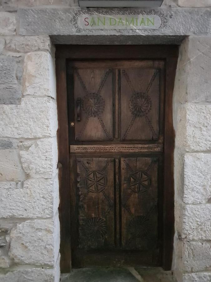 Apartamentos Rurales El Lleron Caso Екстер'єр фото